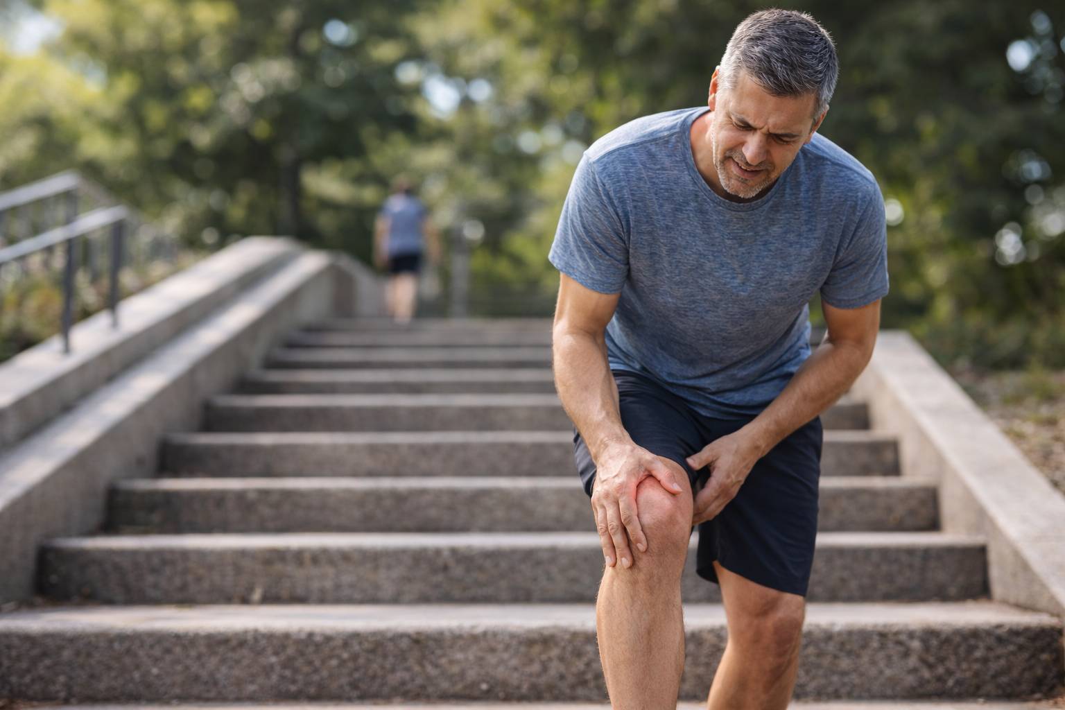 Early Warning Signs of Weak Knees Most People Ignore